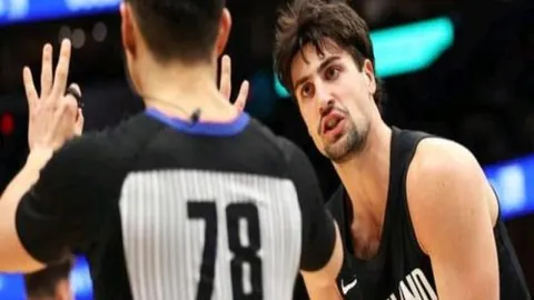 哈尔滨第九届亚冬会开幕式中国代表团入场仪式盛大举行